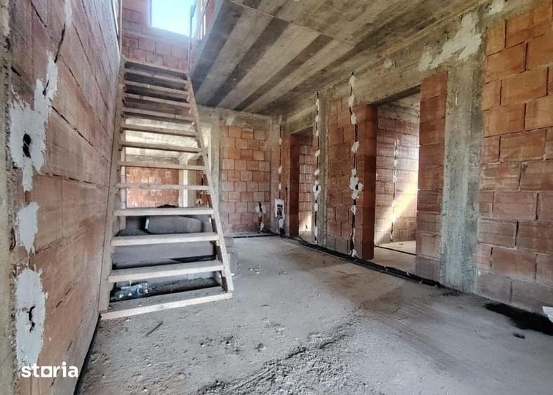 Casă cu 5 camere cu Teren 1843 Mp în Jucu