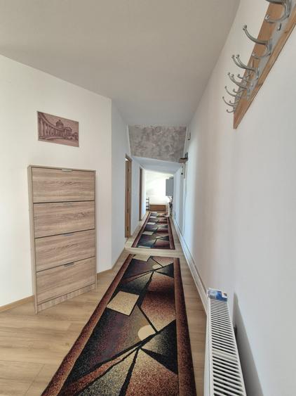 Apartament cu 4 camere decomandat în Schei