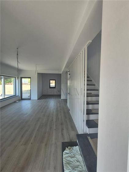 Duplex cu 3 camere cu Teren 350 Mp în Moșnița Nouă