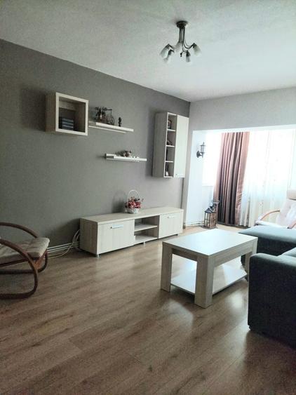 Apartament cu 3 camere decomandat în Orizont