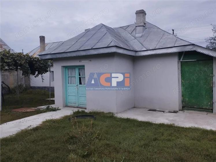Casă cu 3 camere cu Teren 3886 Mp în Gârleni