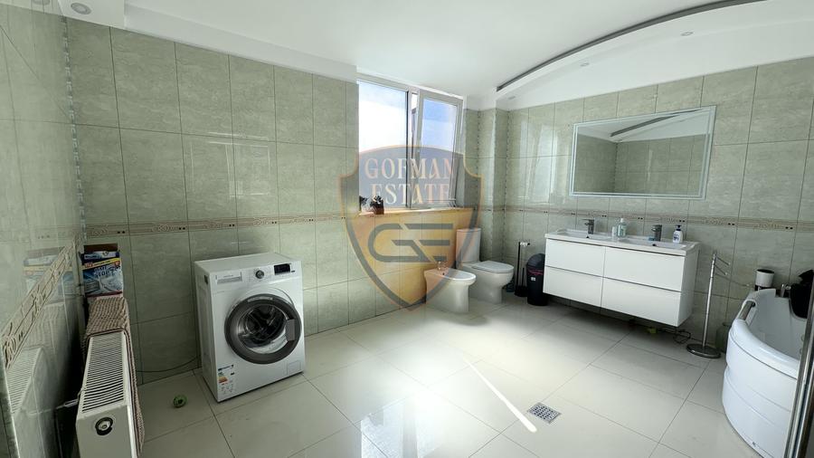 Casă individuală cu 8 camere cu Canalizare în Brătianu