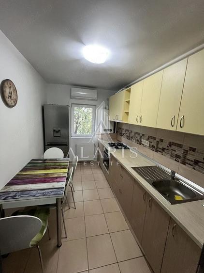 Apartament cu 3 camere decomandat, mobilat în Lipovei