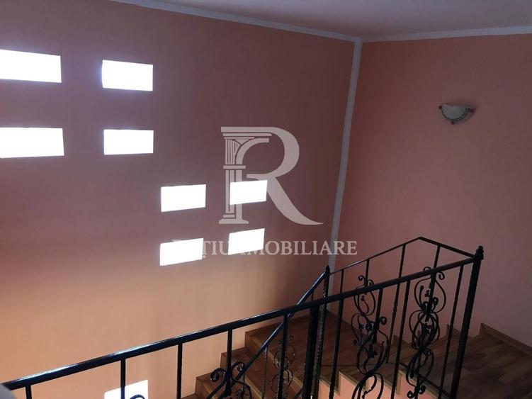 Casă individuală cu 5 camere cu Canalizare în Oncea