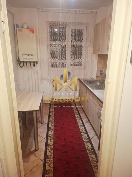 Apartament cu 2 camere semidecomandat, mobilat în Decebal