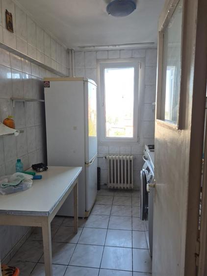 Apartament cu 2 camere semidecomandat în Berceni