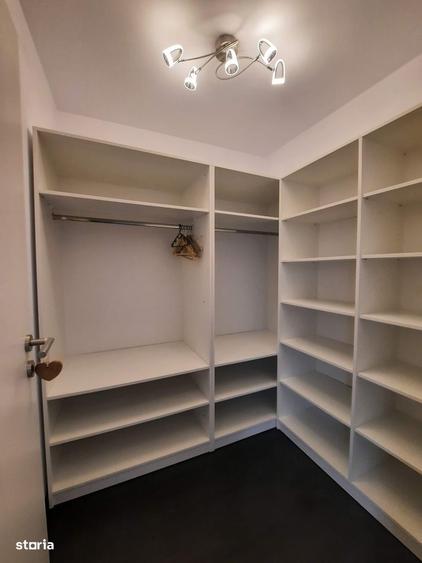 Apartament cu 3 camere decomandat în Cristian