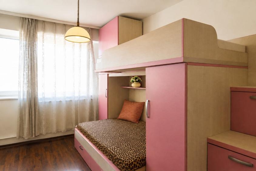 Apartament cu 3 camere, mobilat în Tomis III