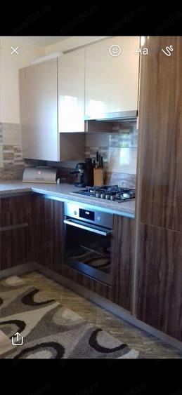 Apartament cu 3 camere semidecomandat în Piața Centrală