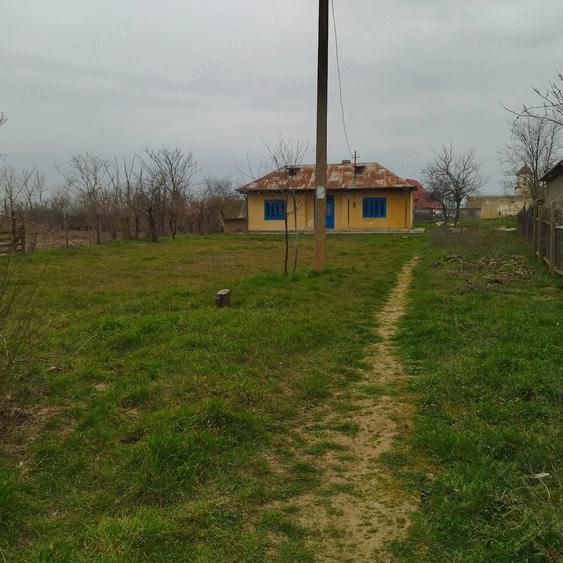 Casă cu 3 camere cu Teren 743 Mp în Plopul