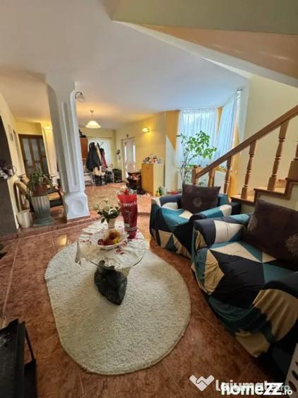 Casă cu 5 camere cu Teren 1310 Mp în Central