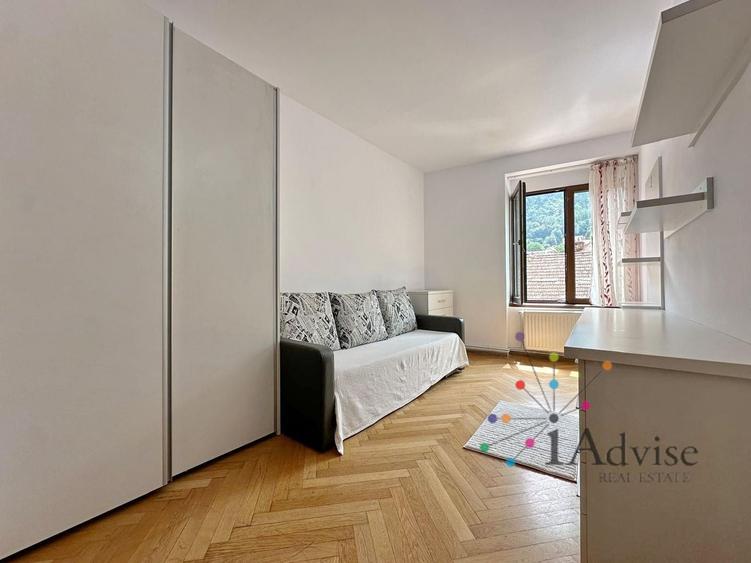 Apartament cu 3 camere semidecomandat în Centrul Istoric