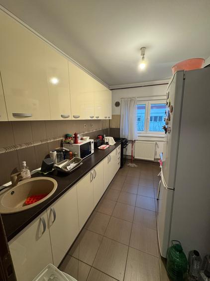 Apartament cu 3 camere decomandat în Berceni