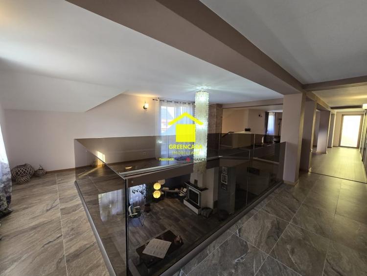 Casă individuală cu 7 camere cu Canalizare în Borhanci
