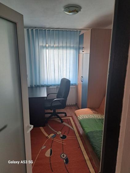 Apartament cu 3 camere decomandat în Ștefan cel Mare