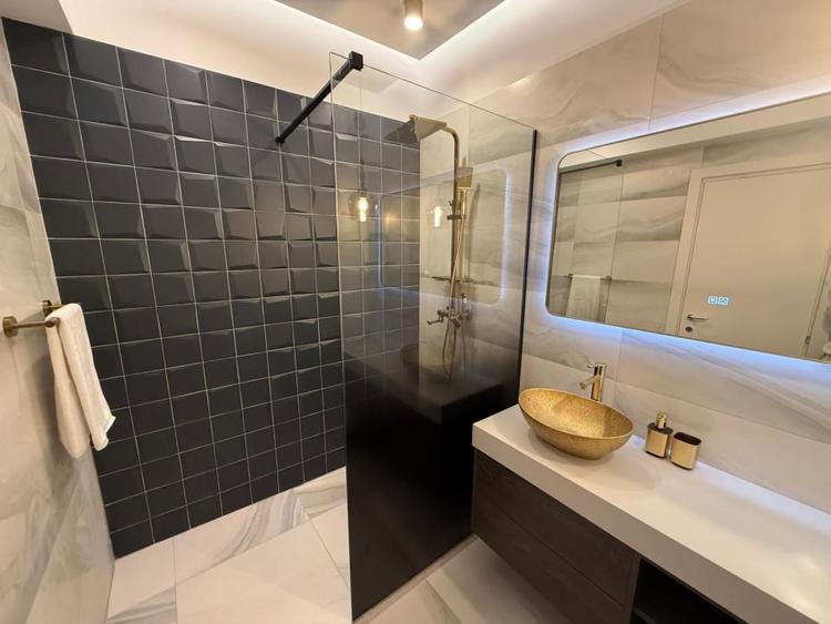 Apartament cu 3 camere decomandat, mobilat în Nicolina