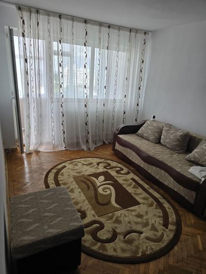 Casă cu 2 camere semidecomandat în Crâng
