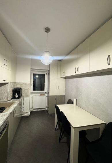 Apartament cu 3 camere decomandat, mobilat în Frumoasa