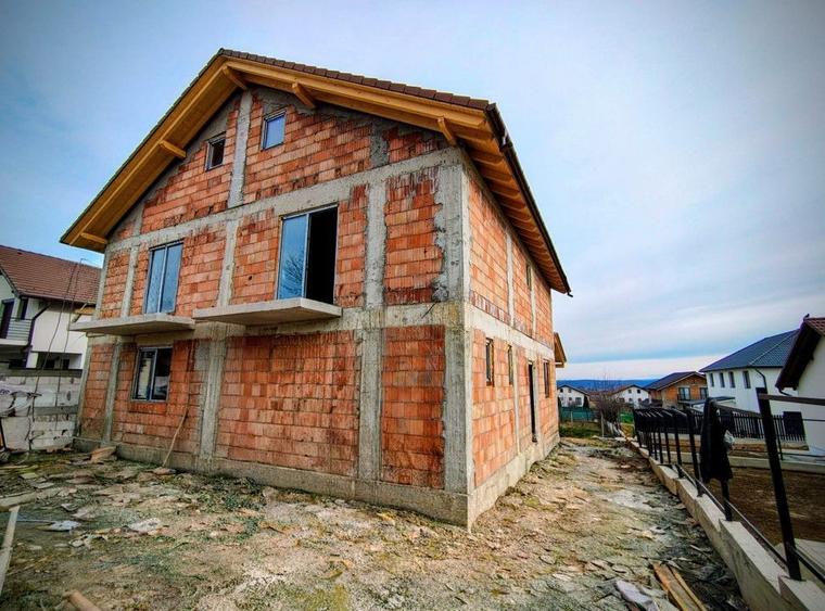 Casă individuală cu 4 camere cu Canalizare în Arhitecților - Calea Cisnădiei