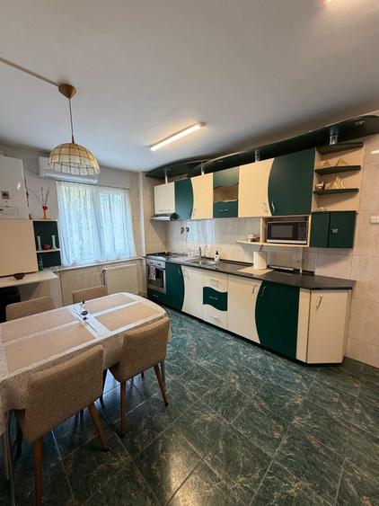 Apartament cu 3 camere semidecomandat în Dosu Bricii