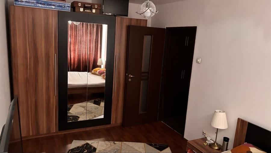 Vand apartament central 2 camere, decomandat - 1