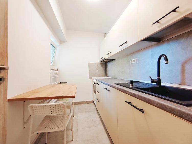 Apartament cu 3 camere semidecomandat în Domenii