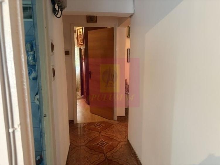 Apartament cu 3 camere decomandat în Drumul Sării