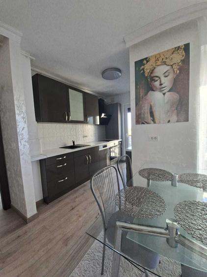 Apartament cu 3 camere semidecomandat în Central