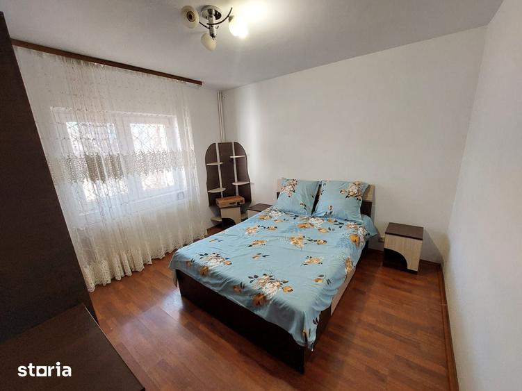 Apartament cu 4 camere decomandat în Micro 8
