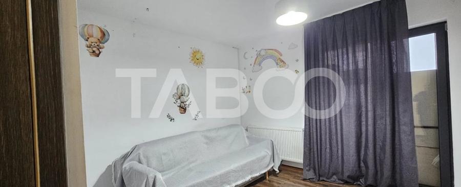 Apartament cu 3 camere semidecomandat, mobilat în Florești