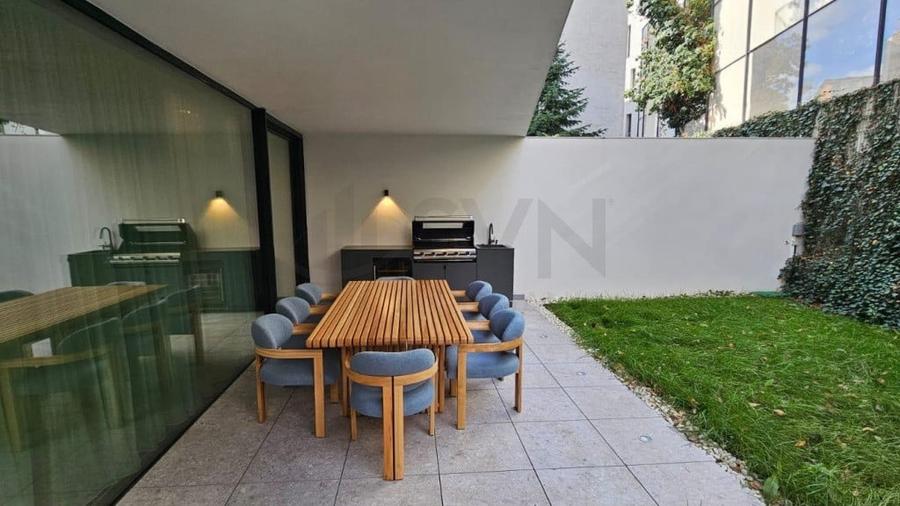 Apartament cu 4 camere semidecomandat în Dorobanți