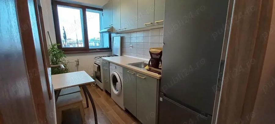 Apartament cu 2 camere semidecomandat în P-ța Victoriei
