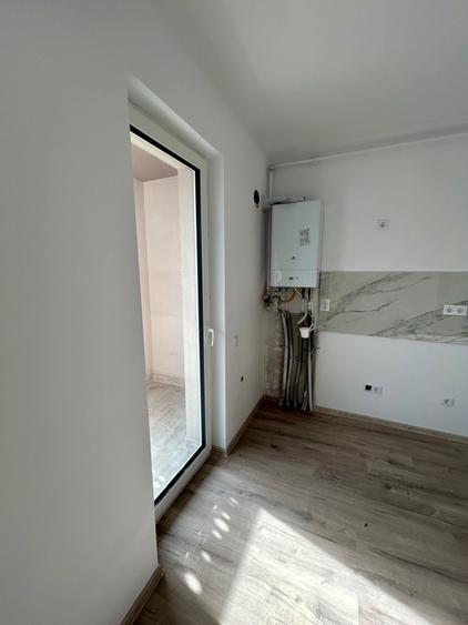 Apartament cu 3 camere semidecomandat în Florești