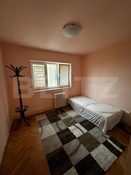 Apartament cu 4 camere decomandat, mobilat în Micro 15