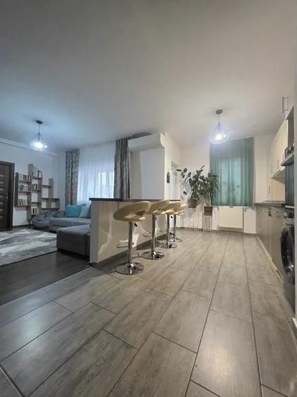 Apartament cu 3 camere semidecomandat, mobilat în Florești — fotografia 1