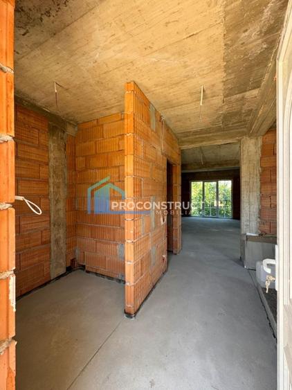 Duplex cu 4 camere cu Canalizare în Giarmata