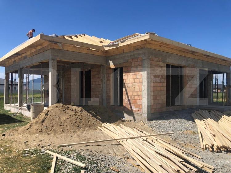 Casă individuală cu 3 camere cu Garaj în Cristian