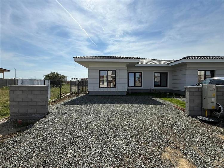Duplex cu 3 camere cu Canalizare în Moșnița Nouă