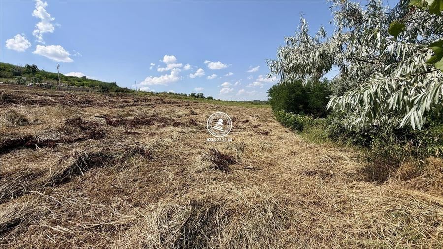 Teren de 1500 mp, în Popricani