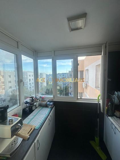 Apartament cu 4 camere decomandat, mobilat în Crângași