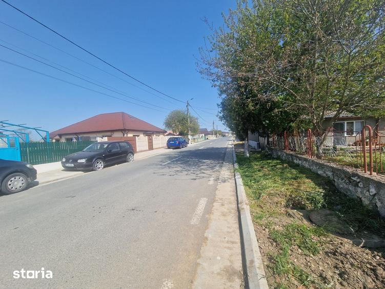 Teren de 858 mp, în Corbu