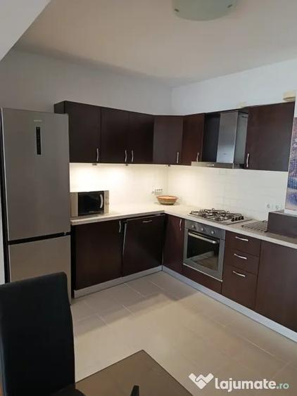 Apartament cu 3 camere decomandat în Est