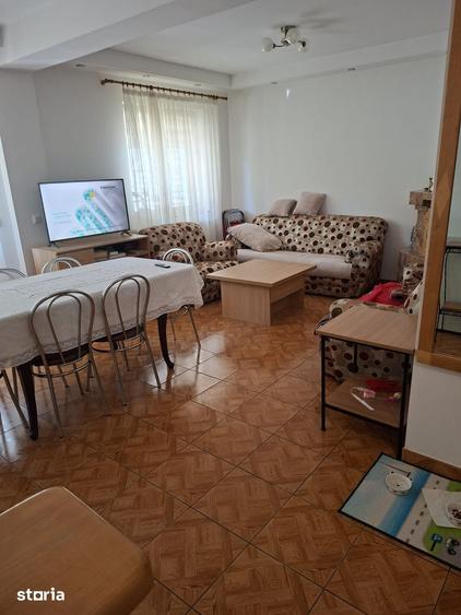 Casă cu 8 camere cu Teren 320 Mp în Militari