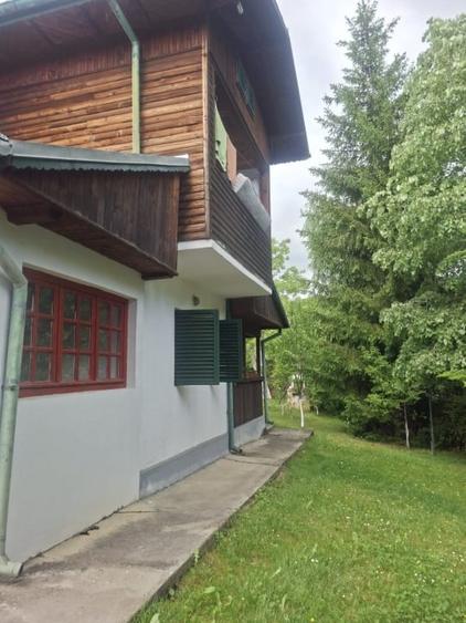 Casă individuală cu 4 camere cu Canalizare în Izvoarele
