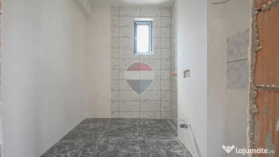 Casă cu 4 camere cu Teren 500 Mp în Stupini