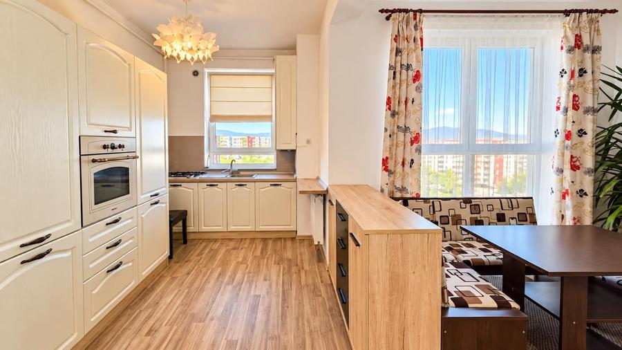 Penthouse cu 2 camere decomandat în Avantgarden