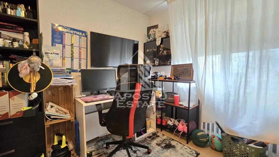 Apartament cu 3 camere semidecomandat în Bucovina