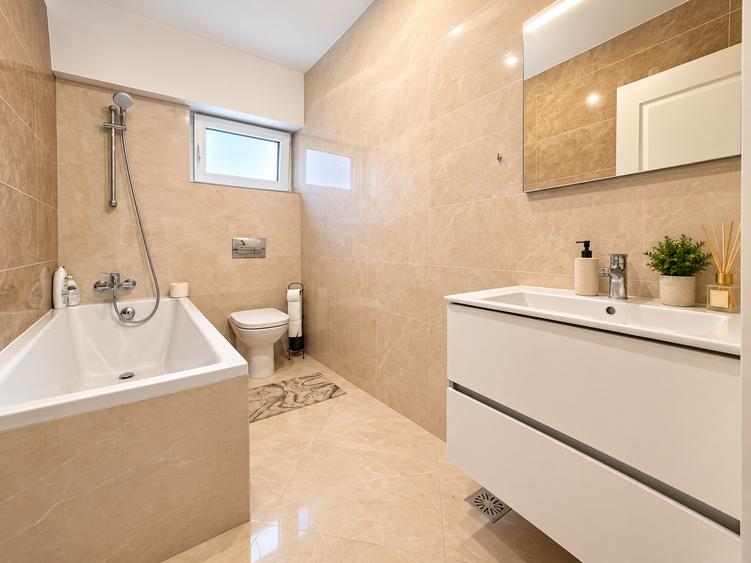 Apartament cu 2 camere semidecomandat în Tătărași