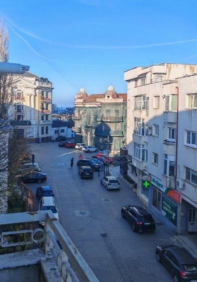 Apartament cu 3 camere decomandat în Peninsula