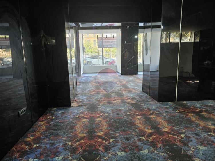 Spațiu comercial, de 318.57000732422 mp, în Gara de Nord